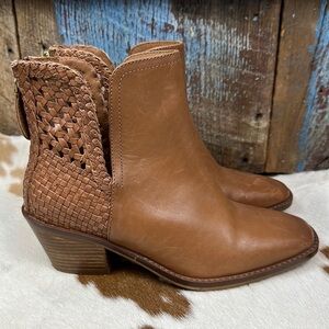 Lucky Brand Womens Kaedynce Booties Size 7M